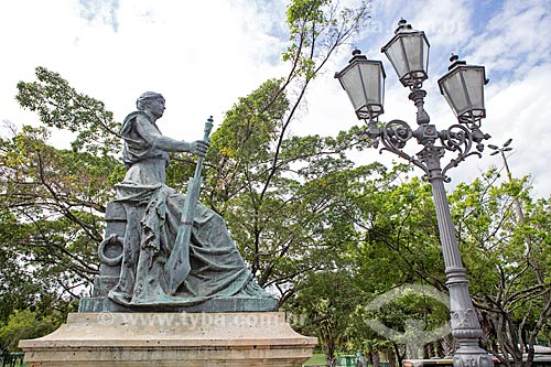  Detalhe de estátua simbolizando a navegação no Monumento à Abertura dos Portos (1908) - em comemoração ao centenário à Abertura dos Portos do Brasil às nações amigas  - Rio de Janeiro - Rio de Janeiro (RJ) - Brasil