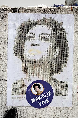 Detalhe de cartaz em homenagens marcando 1 mês do assassinato da Vereadora Marielle Franco na Rua João Paulo I - onde ela foi assassinada a tiros em 14 de março de 2018  - Rio de Janeiro - Rio de Janeiro (RJ) - Brasil