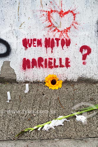  Detalhe de mensagens de protesto marcando 1 mês do assassinato da Vereadora Marielle Franco na Rua João Paulo I - onde ela foi assassinada a tiros em 14 de março de 2018  - Rio de Janeiro - Rio de Janeiro (RJ) - Brasil