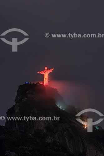  Monumento Cristo Redentor (1931) com iluminação especial - vermelho  - Rio de Janeiro - Rio de Janeiro (RJ) - Brasil