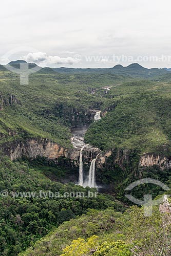  Vista geral da Cachoeira do Salto (80m e 120m) no Parque Nacional da Chapada dos Veadeiros  - Alto Paraíso de Goiás - Goiás (GO) - Brasil