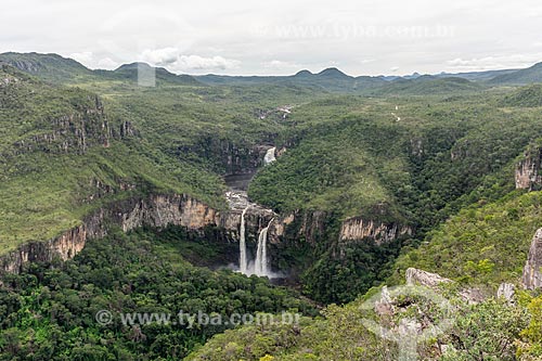  Vista geral da Cachoeira do Salto (80m e 120m) no Parque Nacional da Chapada dos Veadeiros  - Alto Paraíso de Goiás - Goiás (GO) - Brasil