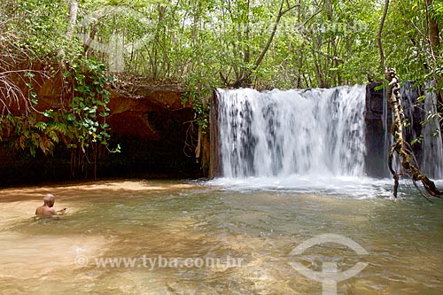  Banhista na Cachoeira do Muricí no Parque Nacional das Nascentes do Rio Parnaíba  - Barreiras do Piauí - Piauí (PI) - Brasil