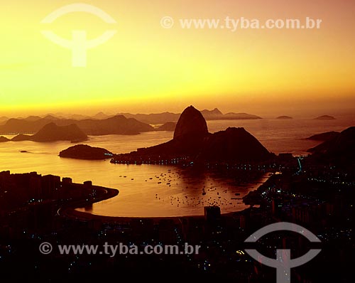  Vista do amanhecer na Enseada de Botafogo com o Pão de Açúcar ao fundo (Início dos Anos 70)  - Rio de Janeiro - Rio de Janeiro (RJ) - Brasil