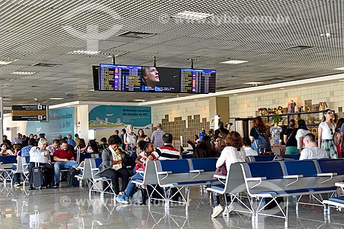  Passageiros na área de embarque no Aeroporto Internacional Salgado Filho  - Porto Alegre - Rio Grande do Sul (RS) - Brasil