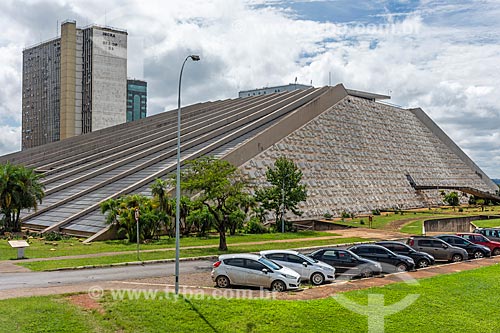  Fachada do Teatro Nacional Cláudio Santoro (1966)  - Brasília - Distrito Federal (DF) - Brasil