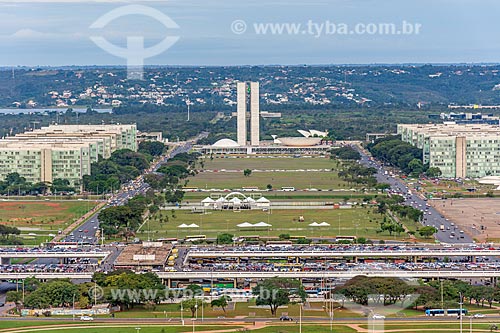  Vista geral do eixo monumental a partir da Torre de TV de Brasília com o Congresso Nacional ao fundo  - Brasília - Distrito Federal (DF) - Brasil