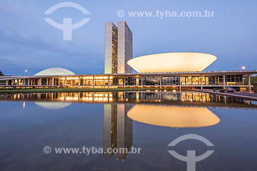  Fachada do Congresso Nacional durante o anoitecer  - Brasília - Distrito Federal (DF) - Brasil