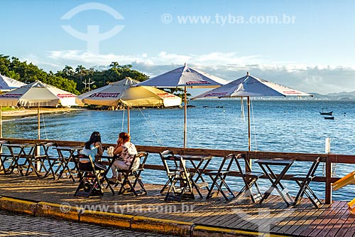  Píer de bar e restaurante na orla da Praia da Barra do Sambaqui  - Florianópolis - Santa Catarina (SC) - Brasil