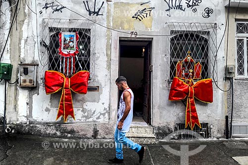  Fachada de casa enfeitada para o Dia de São Jorge  - Rio de Janeiro - Rio de Janeiro - Brasil