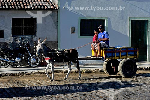  Homem e menino em carroça  - Caruaru - Pernambuco (PE) - Brasil