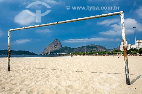  Trave na orla da Praia do Flamengo com o Pão de Açúcar ao fundo  - Rio de Janeiro - Rio de Janeiro (RJ) - Brasil