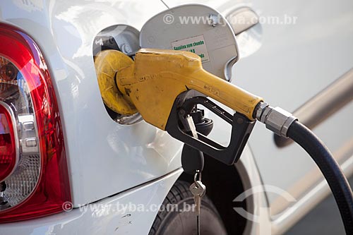  Detalhe de carro sendo abastecido durante crise de abastecimento de combustíveis devido à greve dos caminhoneiros  - Rio de Janeiro - Rio de Janeiro (RJ) - Brasil