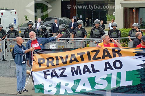  Manifestação contra o leilão da 4ª rodada de partilha da produção do Pré-sal  - Rio de Janeiro - Rio de Janeiro (RJ) - Brasil