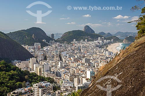  Vista do bairro de Copacabana com o Pão de Açúcar ao fundo a partir do cume do Morro do Cantagalo  - Rio de Janeiro - Rio de Janeiro (RJ) - Brasil