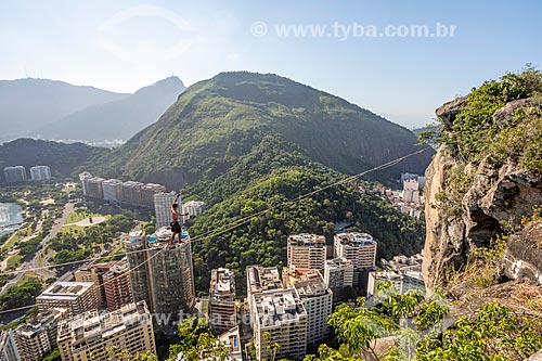  Praticante de slackline no Morro do Cantagalo  - Rio de Janeiro - Rio de Janeiro (RJ) - Brasil