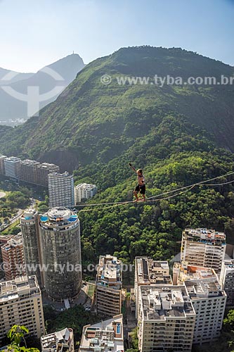  Praticante de slackline no Morro do Cantagalo  - Rio de Janeiro - Rio de Janeiro (RJ) - Brasil