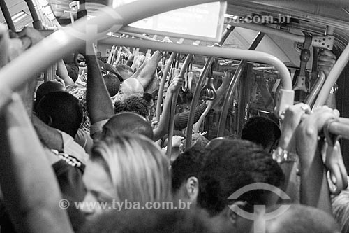  Detalhe de passageiros no interior de ônibus do BRT Transoeste  - Rio de Janeiro - Rio de Janeiro (RJ) - Brasil