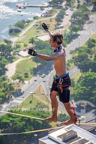  Detalhe de praticante de slackline no Morro do Cantagalo  - Rio de Janeiro - Rio de Janeiro (RJ) - Brasil