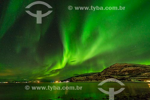  Vista de aurora polar  - Storekorsnes - Condado de Finnmark - Noruega