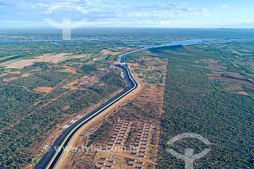 Foto feita com drone do canal do Projeto de Integração do Rio São Francisco com as bacias hidrográficas do Nordeste Setentrional - eixo norte - com o Reservatório Tucutú ao fundo  - Cabrobó - Pernambuco (PE) - Brasil