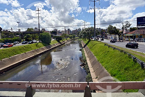  Vista do Arroio Dilúvio entre as faixas da Avenida Ipiranga  - Porto Alegre - Rio Grande do Sul (RS) - Brasil
