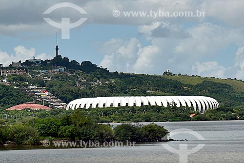  Vista do Lago Guaíba com o Estádio José Pinheiro Borda (1969) - mais conhecido como Beira-Rio - ao fundo  - Porto Alegre - Rio Grande do Sul (RS) - Brasil
