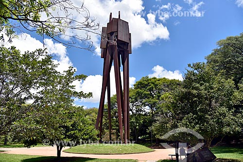  Monumento à Castelo Branco no Parque Moinhos de Vento  - Porto Alegre - Rio Grande do Sul (RS) - Brasil