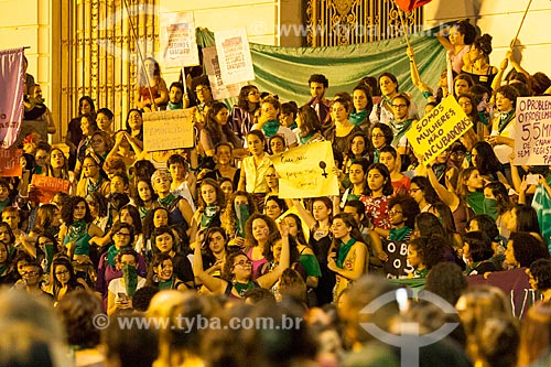  Manifestação a favor do aborto em frente ao Palácio Pedro Ernesto (1923) - sede da Câmara Municipal do Rio de Janeiro  - Rio de Janeiro - Rio de Janeiro (RJ) - Brasil