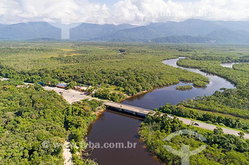  Foto feita com drone da Rodovia Doutor Manuel Hipólito Rego (SP-055) com o Rio Itaguaré no Parque Estadual Restingas de Bertioga  - Bertioga - São Paulo (SP) - Brasil