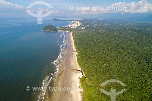  Foto feita com drone da Praia de Itaguaré com o Morro de São Lourenço ao fundo  - Bertioga - São Paulo (SP) - Brasil