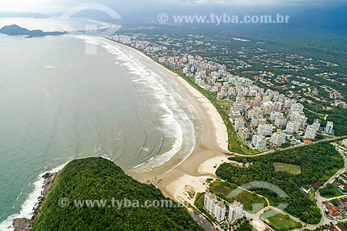  Foto feita com drone do Morro de São Lourenço e da Praia da Riviera de São Lourenço com a Pedra Selada ao fundo  - Bertioga - São Paulo (SP) - Brasil