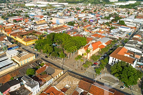  Foto feita com drone da Igreja Matriz de São Sebastião (1609) e casas do centro histórico da cidade de São Sebastião  - São Sebastião - São Paulo (SP) - Brasil