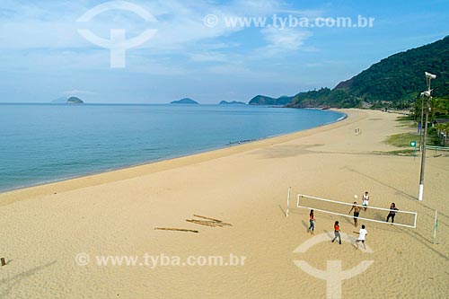  Foto feita com drone de pessoas praticando vôlei de praia na Praia de Boicucanga  - São Sebastião - São Paulo (SP) - Brasil