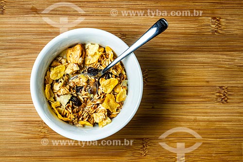  Detalhe de tigela com granola e leite  - Florianópolis - Santa Catarina (SC) - Brasil