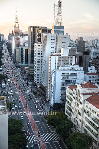  Vista de cima da Avenida Paulista durante o pôr do sol  - São Paulo - São Paulo (SP) - Brasil