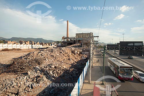  Demolição da antiga sede da União Fabril Exportadora (UFE) às margens da Avenida Brasil  - Rio de Janeiro - Rio de Janeiro (RJ) - Brasil