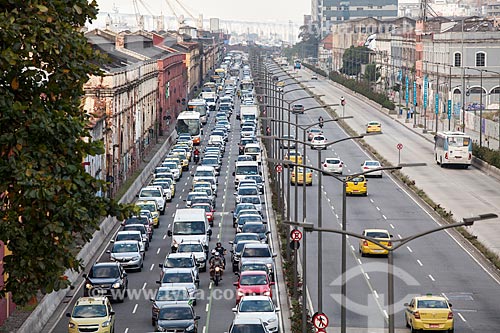  Congestionamento na Avenida Rodrigues Alves na volta pra casa horas antes do jogo da Seleção Brasileira durante a Copa do Mundo 2018  - Rio de Janeiro - Rio de Janeiro (RJ) - Brasil