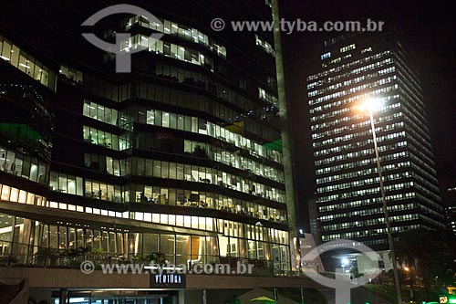  Vista do edifício Ventura com o edifício sede do Banco Nacional de Desenvolvimento Econômico e Social (BNDES) à noite  - Rio de Janeiro - Rio de Janeiro (RJ) - Brasil
