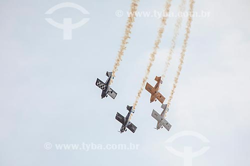  Aviões da Esquadrilha CÉU fazendo manobras acrobáticas durante a comemoração dos 145 anos do nascimento de Santos Dumont na Base Aérea dos Afonsos  - Rio de Janeiro - Rio de Janeiro (RJ) - Brasil