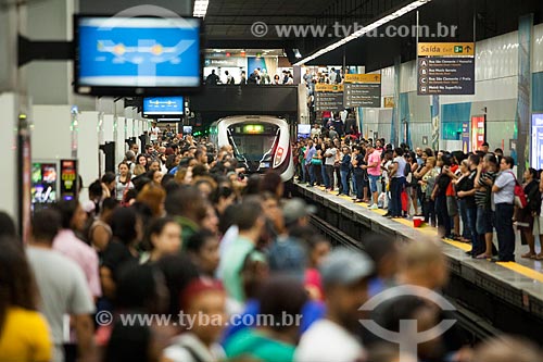  Passageiros na Estação Botafogo do Metrô Rio  - Rio de Janeiro - Rio de Janeiro (RJ) - Brasil