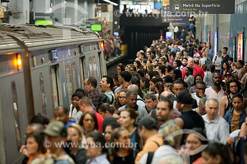  Passageiros na Estação Botafogo do Metrô Rio  - Rio de Janeiro - Rio de Janeiro (RJ) - Brasil