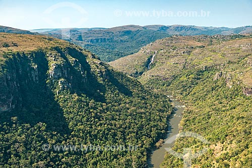  Foto aérea do Rio Iapó no Parque Estadual do Guartelá com a Cachoeira da Ponte ao fundo  - Tibagi - Paraná (PR) - Brasil