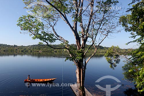  Canoa próxima à comunidade ribeirinha tumbira - Parque Nacional de Anavilhanas  - Novo Airão - Amazonas (AM) - Brasil