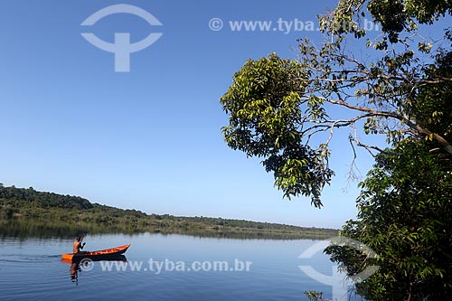  Canoa próxima à comunidade ribeirinha tumbira - Parque Nacional de Anavilhanas  - Novo Airão - Amazonas (AM) - Brasil
