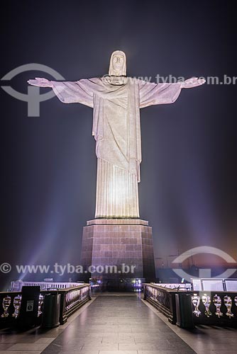  Vista da estátua do Cristo Redentor (1931) durante a noite  - Rio de Janeiro - Rio de Janeiro (RJ) - Brasil