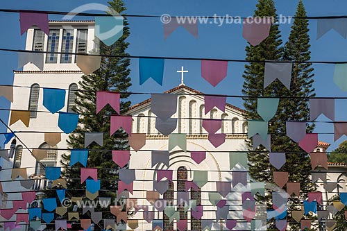 Paróquia Cristo Redentor (1948) decorada com bandeirinhas de festa junina  - Rio de Janeiro - Rio de Janeiro (RJ) - Brasil