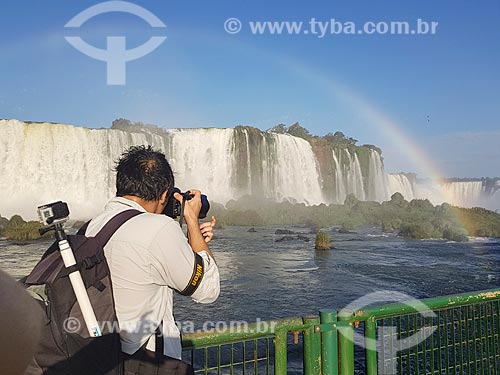  Fotógrafo no mirante do Parque Nacional do Iguaçu  - Foz do Iguaçu - Paraná (PR) - Brasil