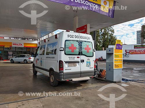  Ambulância sendo abastecida em posto de gasolina  - Foz do Iguaçu - Paraná (PR) - Brasil