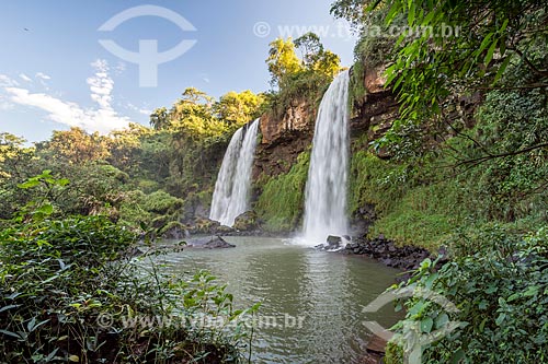  Vista de cachoeira próximo às Cataratas do Iguaçu no Parque Nacional do Iguaçu  - Foz do Iguaçu - Paraná (PR) - Brasil